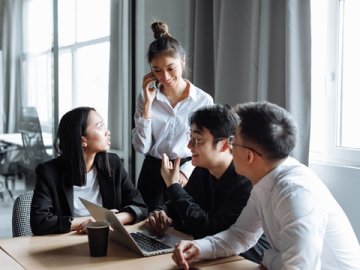 2025美國假日購物季：電商銷售強勁，德勤預(yù)測零售新趨勢