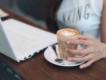 深圳中介注冊香港公司：開啟國際業(yè)務(wù)新通道